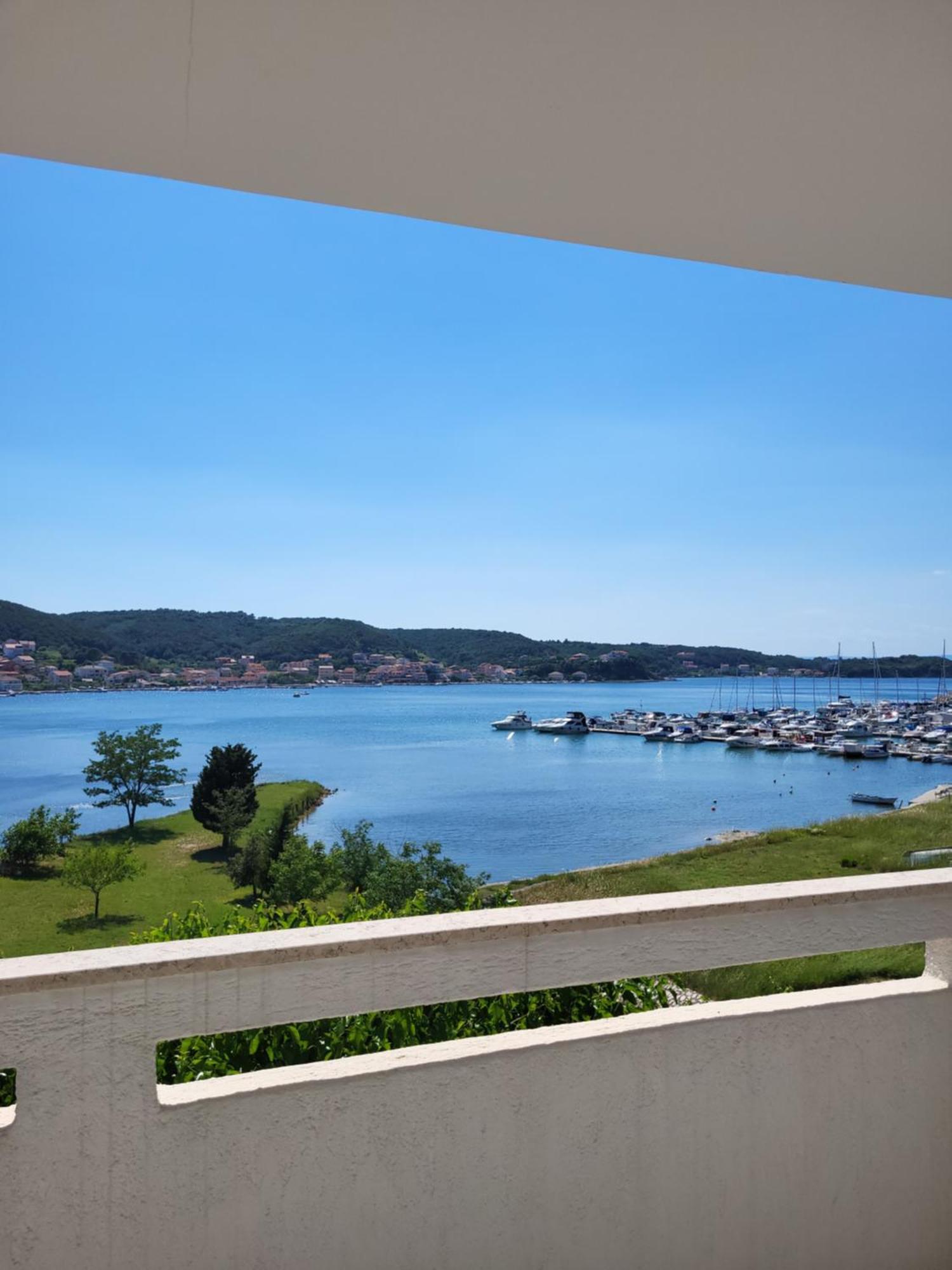 Apartmani Mira Supetarska Draga Zimmer foto